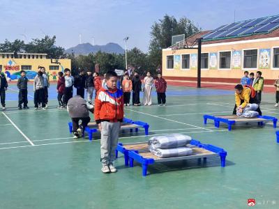 【越·广水】广办三小驼子校区开展“内务展风采，青春绽芳华”叠被子活动