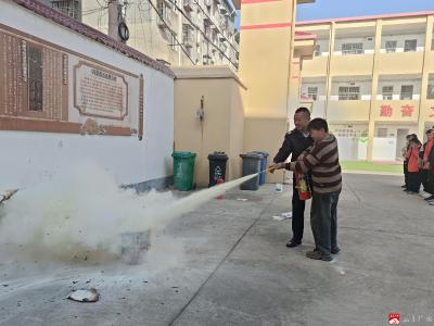 【悦·广水】广办三小西河校区举办消防逃生演练活动