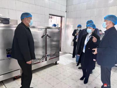 【越·廣水】“兩代表一委員”走進長嶺鎮中心小學檢查評議校園餐工作