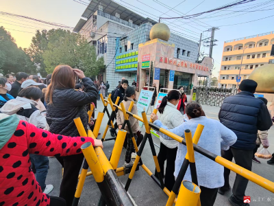 护学岗+禁毒宣传 “双防线” 守护青春无毒路  