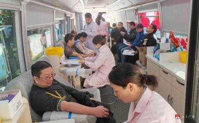 【悅·廣水】熱血潤澤生命 奉獻彰顯擔當——市實驗高中師生踴躍參與無償獻血活動