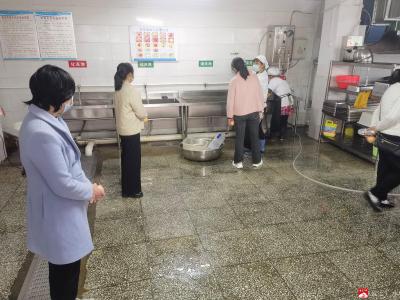 【越·广水】广水市四中：学生食堂举行家长开放日活动