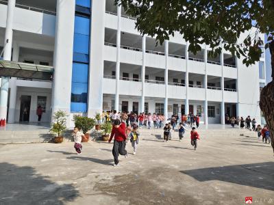 【越·广水】骆店镇中心小学举行2025年秋季消防疏散演练