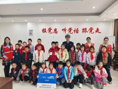 【越·广水】“车辆有盲区•你我要远离”这堂课很硬核，退休交警带领孩子亲测汽车盲区