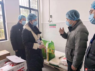 深入排查严把关  共护食品安全线：“两代表一委员”赴城郊北斗小学视察校园餐工作