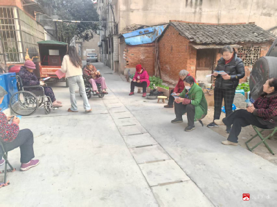 应山街道曹塘角社区开展反邪教宣传活动筑牢群众思想“防护墙”