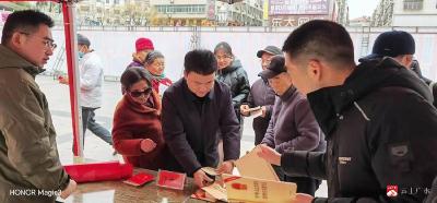 弘扬宪法精神，深入推进信访工作法治化——广水市信访局参加“宪法宣传周”赶集活动 