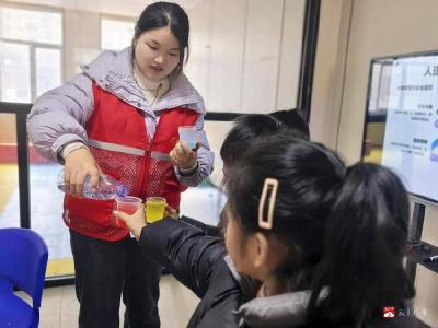 双桥社区儿童服务站冬日趣味营“静电魔法点燃科学梦”