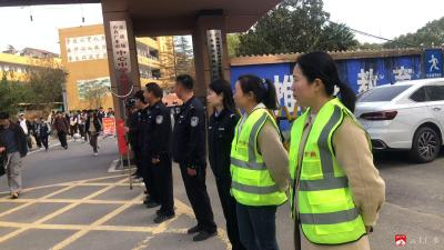余店镇中心中学：警校联动护学岗，守护学子平安路