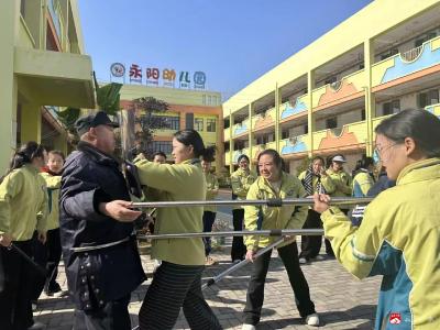 【阅·广水】警园携手筑防线  应急演练强技能——广水市永阳幼儿园最小应急单元建设之巡警送教上门活动        