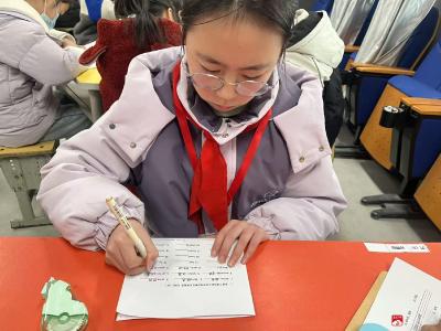 长岭镇中心小学：“英”韵飞扬   “词”展风采