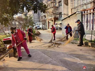 清洁家园迎元旦　八一社区换新颜