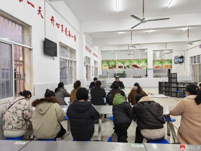 敞亮后厨暖人心  家校携手护成长 —— 应办渡蚁桥学校食堂家委会开放日活动圆满举行