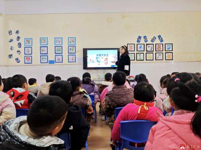 广办三小教联体西河幼儿园开展冰雪天安全主题教育活动