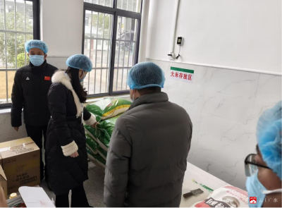 城郊街道组织“两代表一委员”开展 “校园餐”监督活动