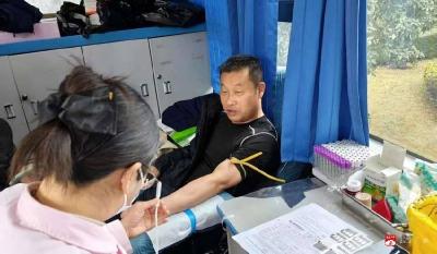 熱血暖寒冬 大愛映初心——廣水二中教職工踴躍參與無償獻(xiàn)血公益活動