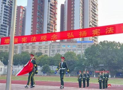 厚植法治信仰 涵养青春担当  ——市实验高中开展“宪法宣传周”宣传教育活动