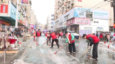 雪映“志愿红” 青春护途安！广水返乡大学生突击队迎战风雪保畅通