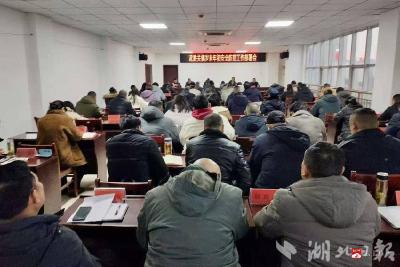 武胜关镇：筑牢岁末安全防线 暖心慰问迎新年