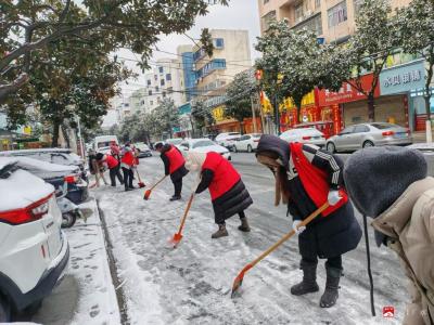 【悦·广水｜新时代文明实践】胜利街社区：应对低温雨雪天气 保障居民安全出行