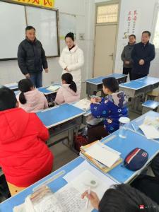 寒潮送温暖 关怀暖校园