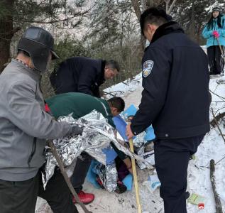 广水市一医院急诊医学科冰雪中成功救援受伤游客