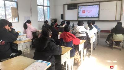 蔡河镇小河中心小学开展预防性侵害安全教育主题班会  