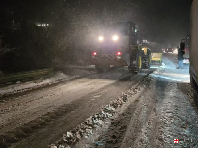 寒夜鏖战 交通人迎风斗雪保畅通