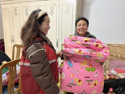 暖心物资暖寒冬 民生保障显担当——双桥社区春节前为老人发放救助物资