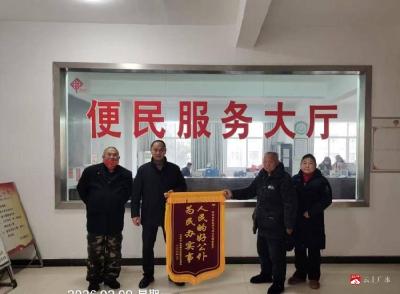 红石坡社区：灯亮了 人心暖了