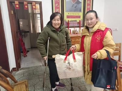 应山街道北关社区：暖心结对送关怀 巾帼温情暖人心