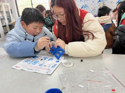 趣味科学实验启童心  动手探索欢乐多﻿