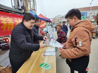 杨寨镇：普法禁毒齐发力 平安建设入人心