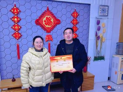 南关社区：喜报登门耀家门 尊崇荣光暖军心