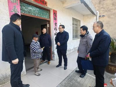 情系困难群众 慰问温暖人心——市教育局赴九龙河社区开展慰问走访活动