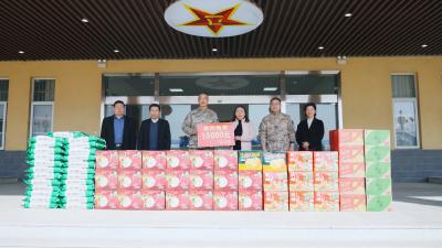 陈翠走访慰问驻广部队