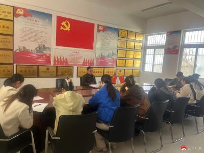 市八一学校：召开新学期班主任工作会