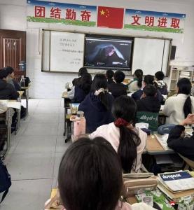 武胜关镇中心小学开展预防未成年人沉迷手机主题班会