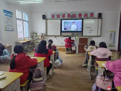 蔡河镇小河中心小学: 学习消防知识，筑牢安全防线