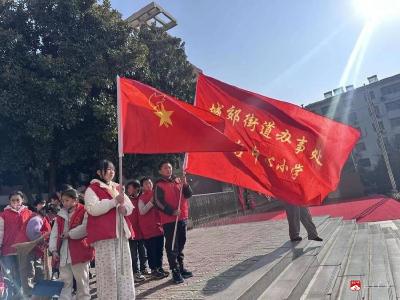 应台中心小学开展“学雷锋·清洁家园”主题实践活动