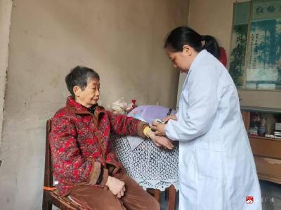 胜利街社区：送医上门 暖人心坎