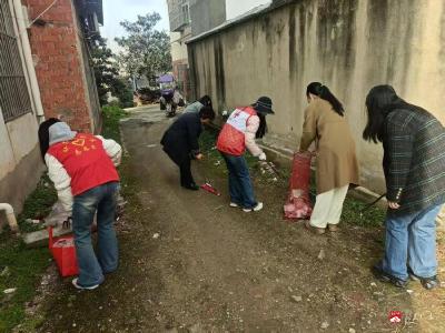 红石坡社区：清洁家园齐参与 美化环境共守护