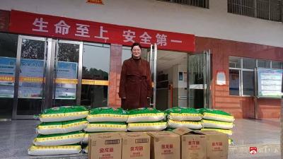 广水爱心居民向福利院捐赠20袋大米和5箱食用油