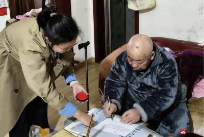 学雷锋办实事  温情守护暖人心