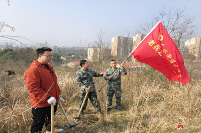 老兵、红会、社工齐上阵 广水街道植树添绿忙