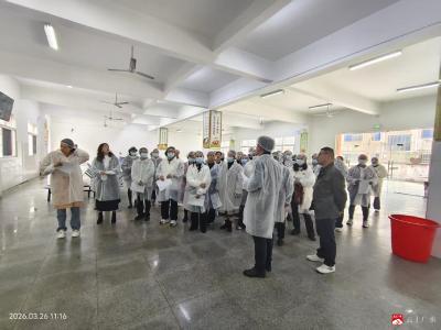 家校同心护食安   共筑成长安心线——十里中心小学举办食堂家长开放日