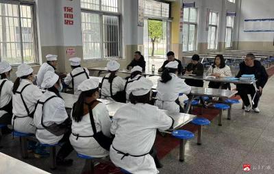 长岭镇港昌小学：筑牢防线迎开学 守护校园好“食”光