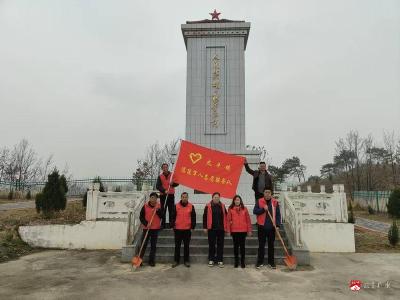缅怀英烈植新绿 志愿服务守初心