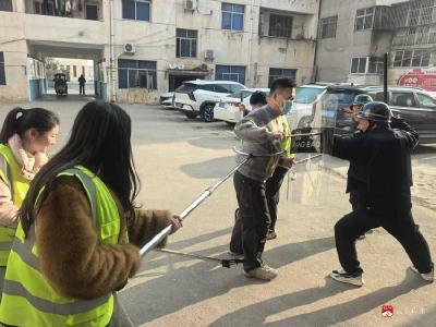 以练筑防 以演促安 ——郝店镇中心小学开展最小应急单元反恐演习