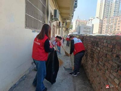 应山街道东关社区：清洁家园齐动手 宜居环境共维护